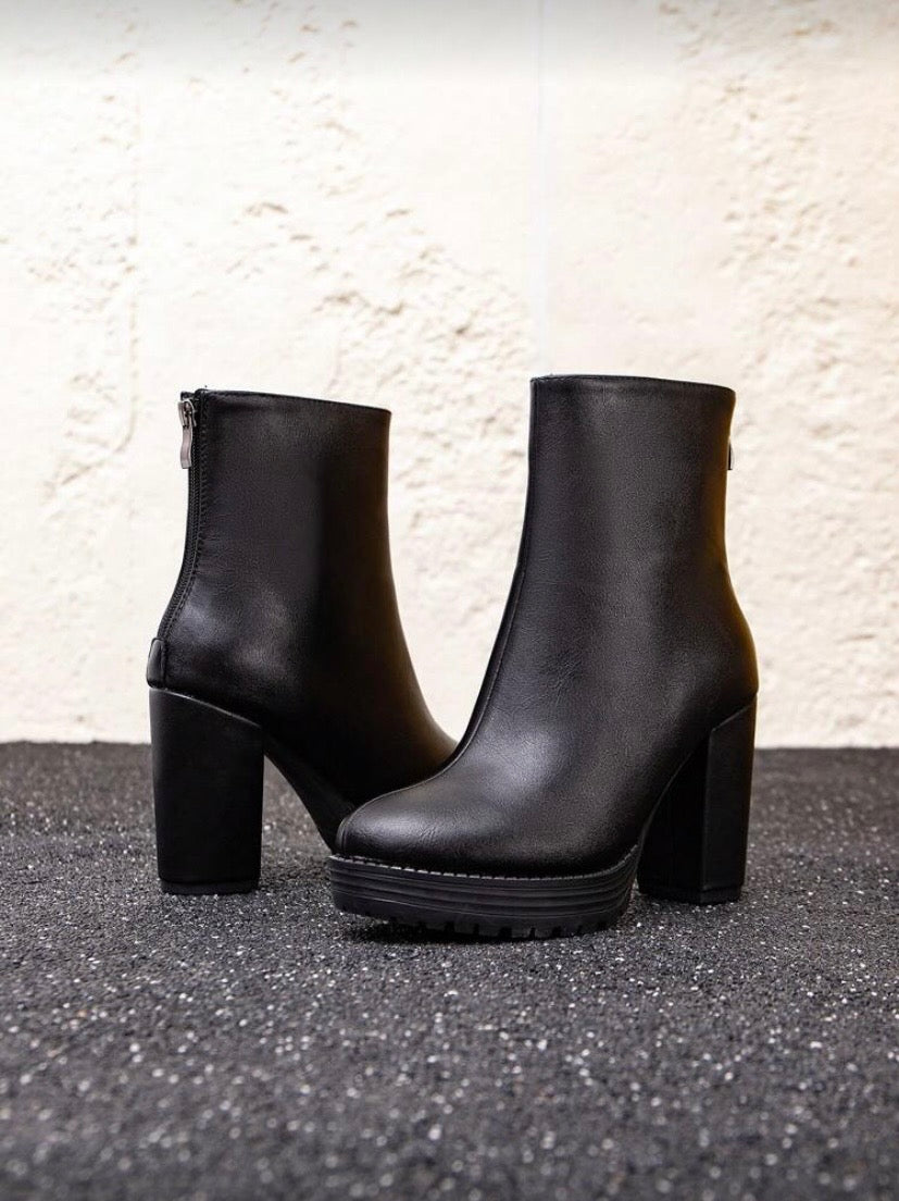 Bottines Chelsea Femme à Plateforme – Talon Haut Épais, Bout Rond, Style Élégant avec Ornements Raffinés