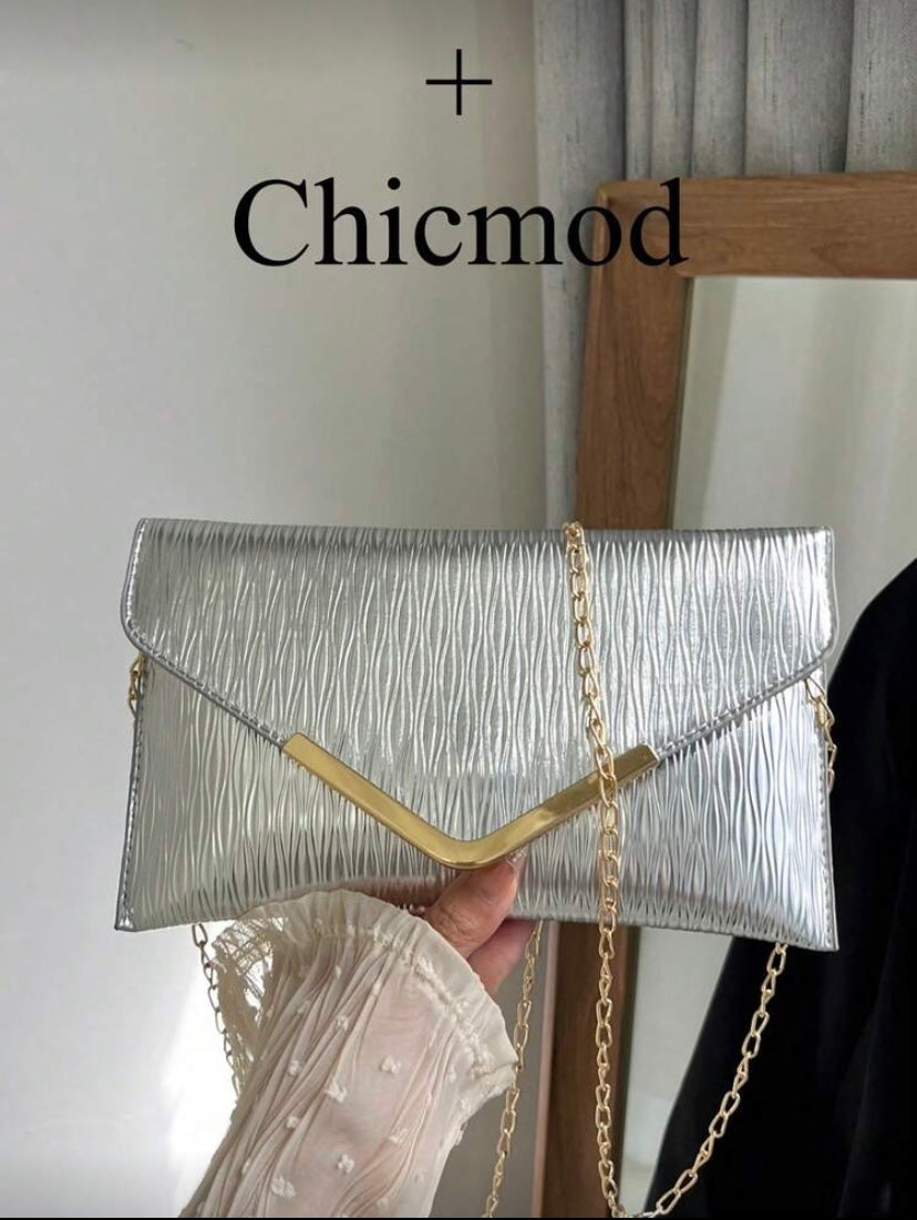 Sac bandoulière à rabat texturé avec bord métallique et chaîne, style élégant et polyvalent 👜