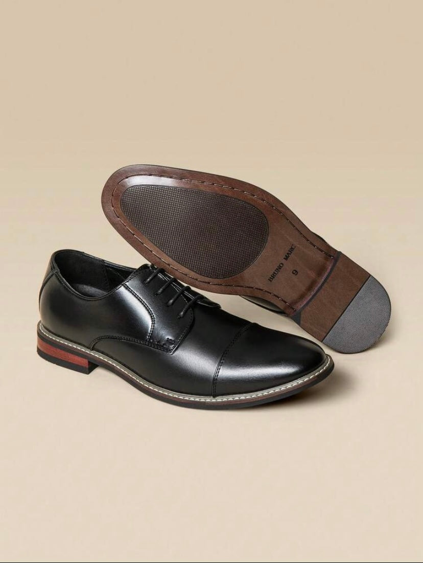 Chaussures Oxford classiques pour homme à lacets, au design moderne et élégant pour les occasions formelles.