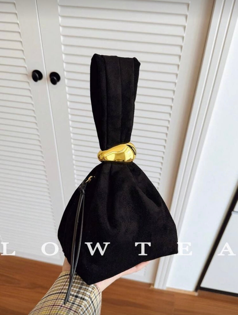 Mini sac nuage plissé en simili cuir avec fermeture éclair et détails métalliques, style élégant pour usage quotidien 👜