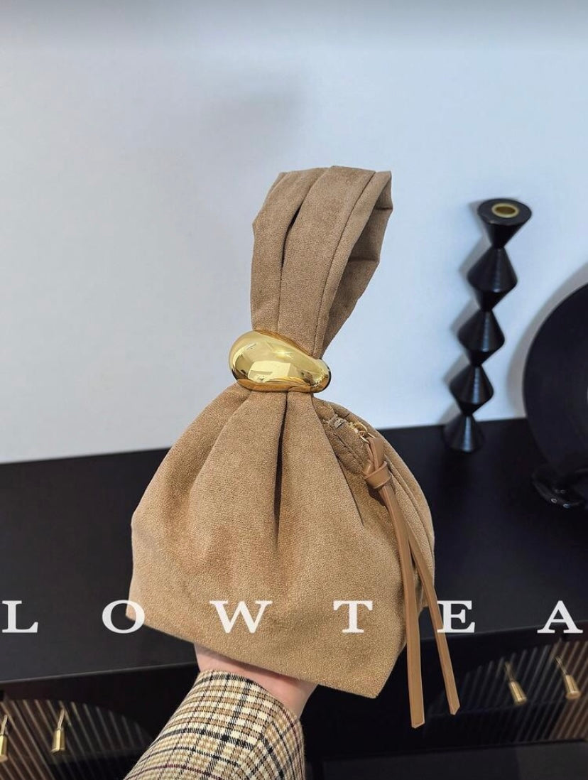 Mini sac nuage plissé en simili cuir avec fermeture éclair et détails métalliques, style élégant pour usage quotidien 👜