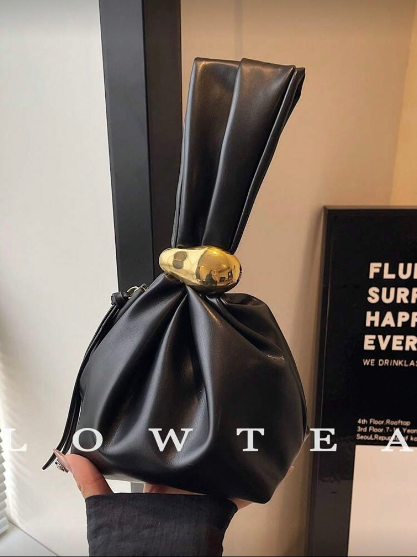 Mini sac nuage plissé en simili cuir avec fermeture éclair et détails métalliques, style élégant pour usage quotidien 👜
