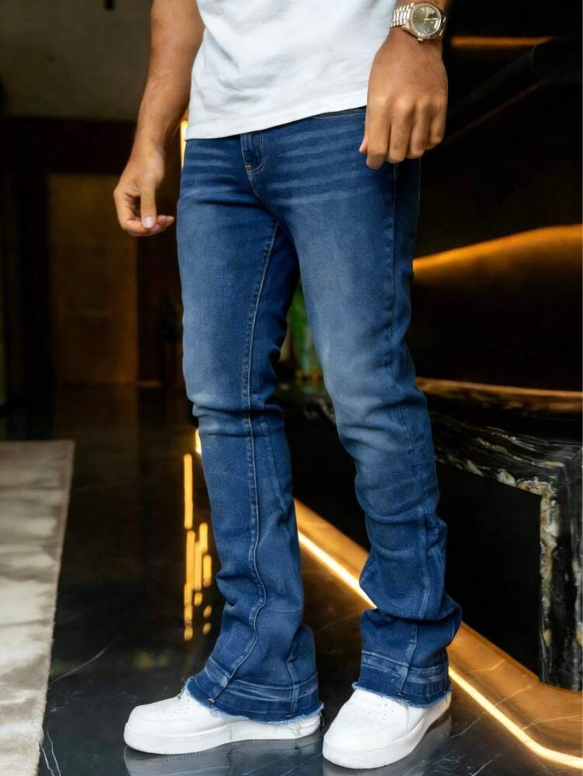 Jean slim pour homme en denim stretch effet usé, style streetwear décontracté adapté à toutes les saisons.