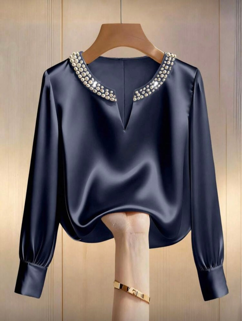 Blouse satinée à manches longues avec perles décoratives, coupe fluide et élégante 👚