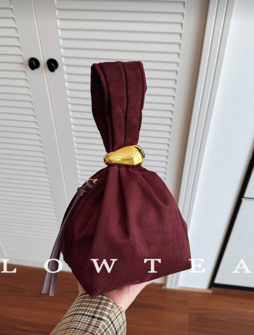 Mini sac nuage plissé en simili cuir avec fermeture éclair et détails métalliques, style élégant pour usage quotidien 👜