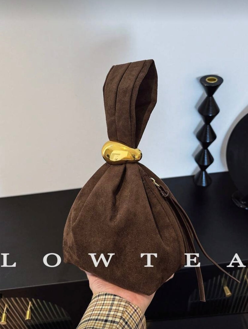 Mini sac nuage plissé en simili cuir avec fermeture éclair et détails métalliques, style élégant pour usage quotidien 👜