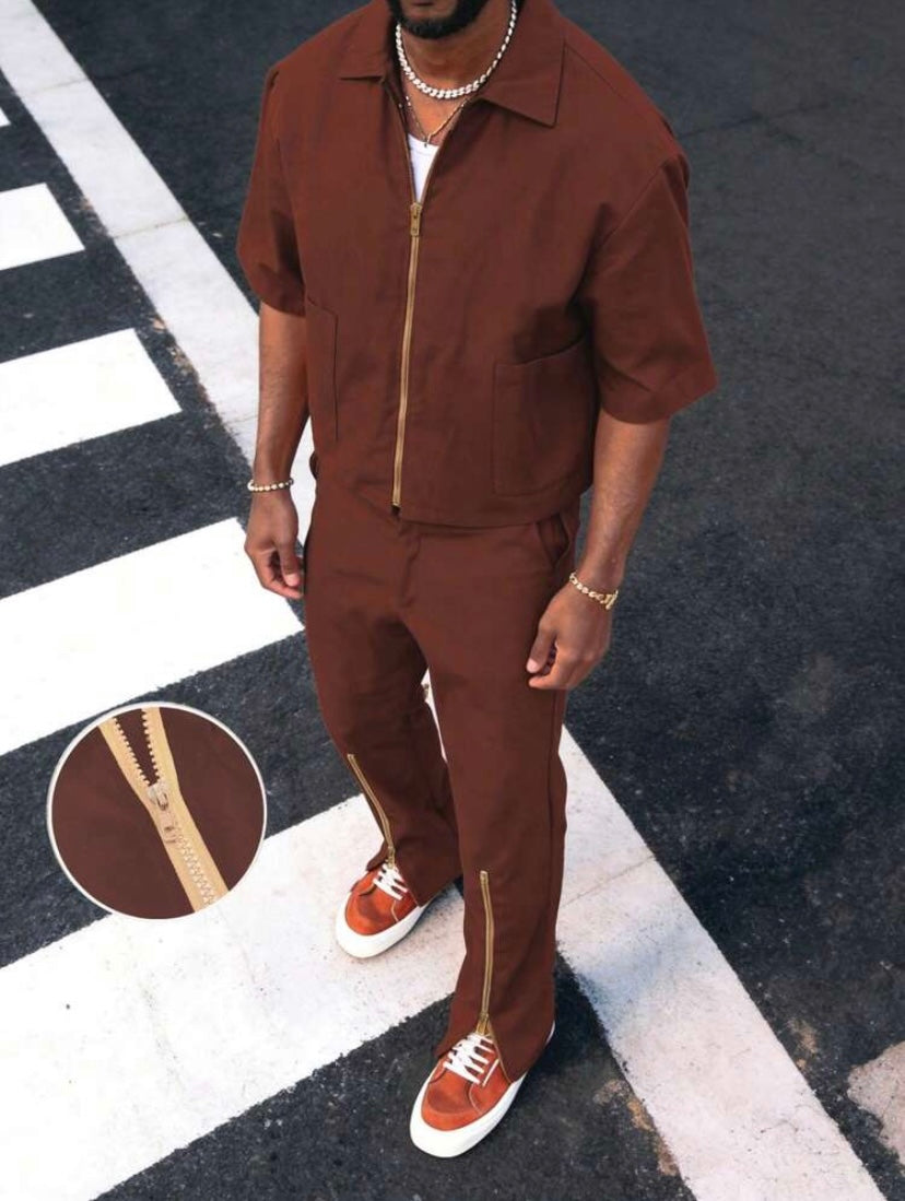 Ensemble 2 pièces pour homme avec haut zippé à manches courtes et pantalon léger, idéal pour un style décontracté au quotidien en été.