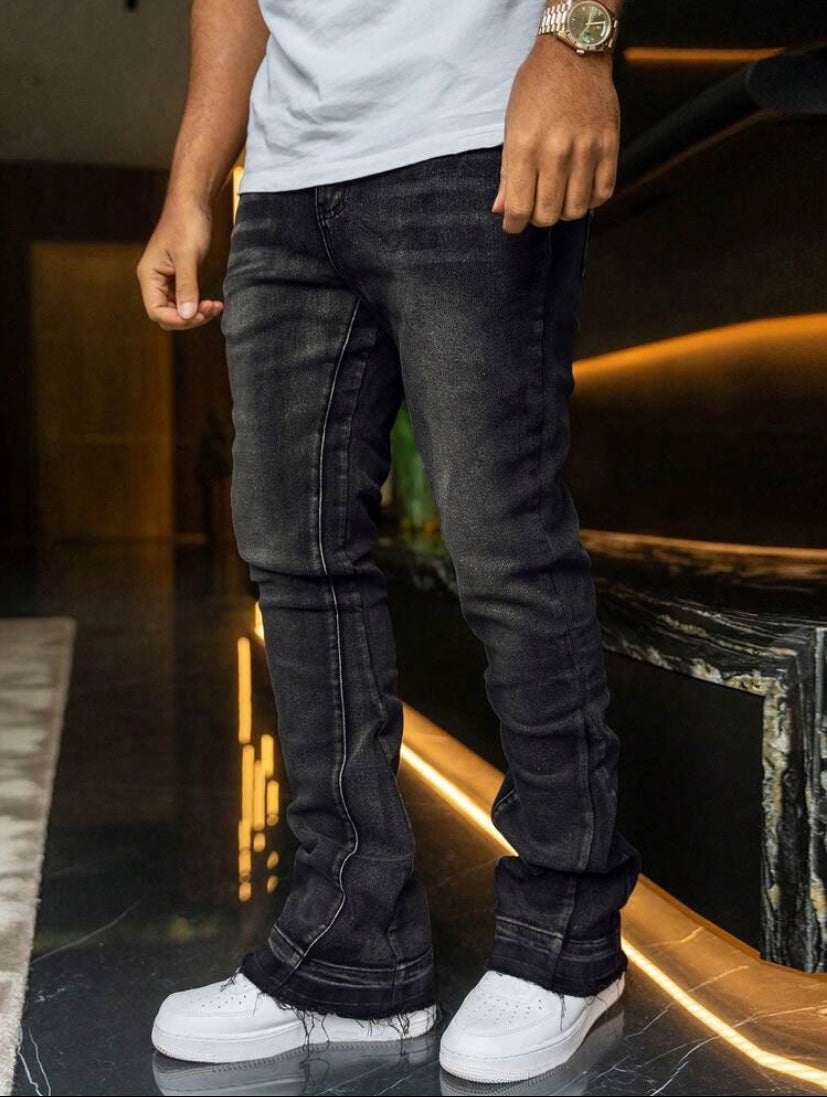 Jean slim pour homme en denim stretch effet usé, style streetwear décontracté adapté à toutes les saisons.