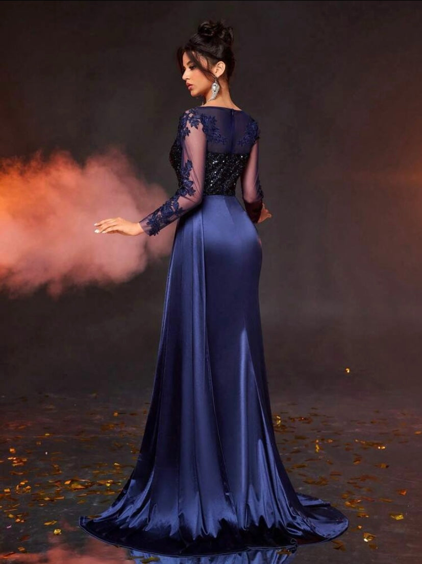 Robe longue élégante et luxueuse à col V avec manches longues, broderies en dentelle et sequins, coupe sirène moulante avec détails transparents, idéale pour mariages, galas et soirées habillées