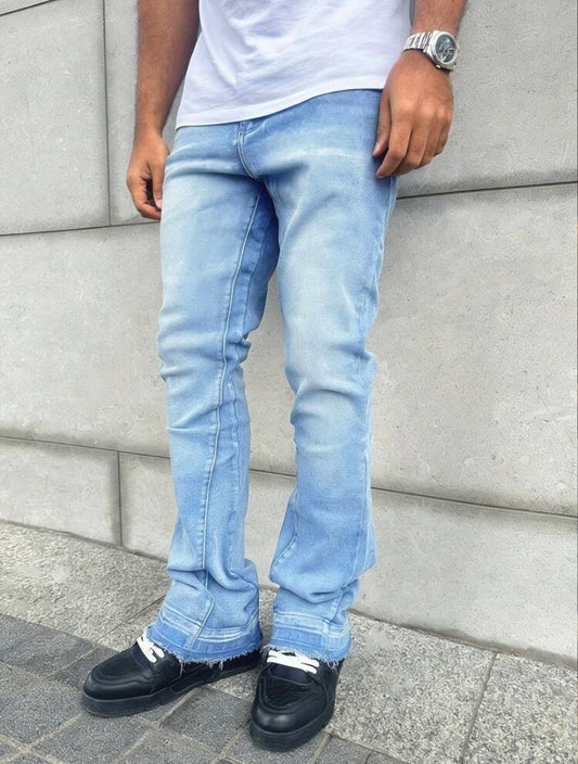 Jean slim pour homme en denim stretch effet usé, style streetwear décontracté adapté à toutes les saisons.