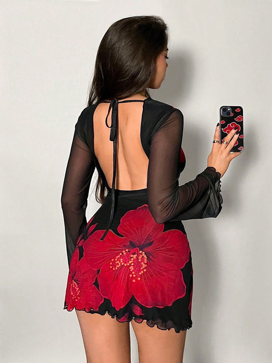 Robe courte fleurie à manches trompette et dos nu